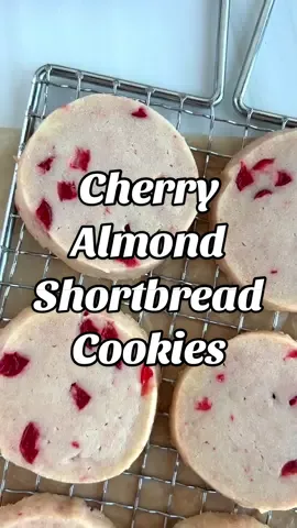 Cherry almond shortbread cookies recipe: https://cakemehometonight.com/cherry-almond-shortbread-cookies/ #christmascookie #christmascookies 