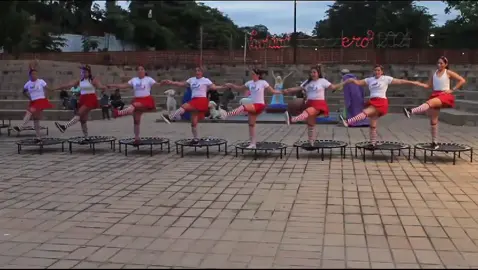 ✨️Les compartimos nuestro primer vídeo navideño✨️.  Canción:🎵 Ven a cantar  Coreografía: coachs Cristell de la Rosa y Naylum Estrada Gómez  Audio: 🎶Producciones Marin Producción:📽🎞 Darwin R Rosado Velueta  Apoyo: 🙌 Anaís y Xenia  Comparte 🥰