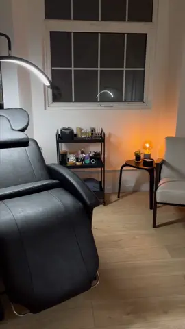 Studio reno! #beautystudio #makeupstudio #clarksvillage #clarksvillagebeauty #studiorenovation #salonrenovations #salonrenovation 