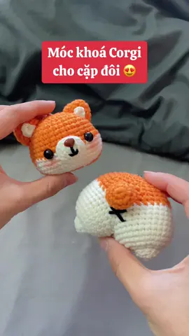 Móc khoá Corgi móc len cho các cặp đôi ahihi. Móc khoá xinh lắm bà con ơiii!!!! #mockhoa #mockhoadocla #mockhoadoi #mockhoacute #mockhoacorgi #corgi #lenhandmade #moclen #handmade #chartmoclen 