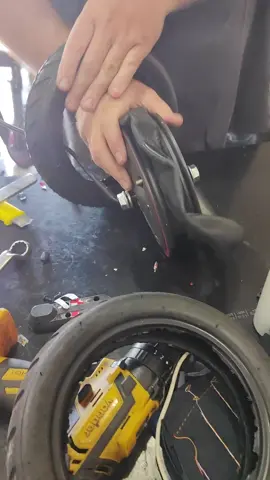Fácil trocar pneu ??? #patinete #350w #mobilidadeurbana #patineteeletrico #naoflopa 