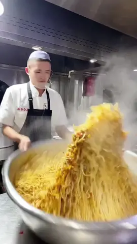restaurant staff meals #fyp #foodtiktok #noodles #chinesefood 