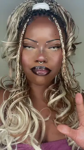🤷🏽‍♀️🤷🏽‍♀️🤷🏽‍♀️🤷🏽‍♀️ No idea!!! #queenkaiser #girl #ghanagirl #ghanatiktok #makeup #teamsam🔥  #transitions #Graphiceyeliner #uniquemakeup #graphicmakeup #coolmakeups #graphicliner 