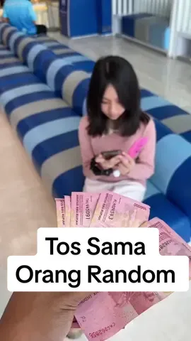 Adayang mau coba main mesin capit? #UnboxMagicalMoments  #minisoblindboxcarnival #Minisoindonesiablindbox  #MinisoSanriolndonesia @Miniso Official @Miniso Indonesia 