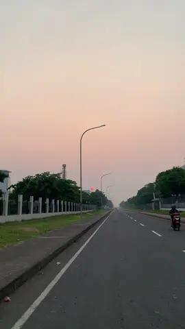 Suasana pagi di mm2100 #kulipabrikcikarang 