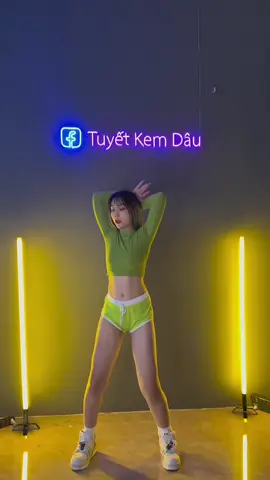 Em tuyển sinh lớp offline tại Thái Nguyên và các khoá học online không giới hạn. Ce ib em tư vấn các khoá học nhé😘 #đàotạohọcviênonline #elliedancestudio #dạynhảy #Phiêubar 