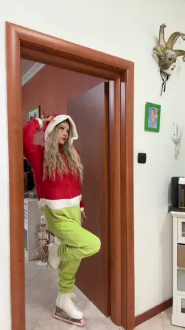 Buona vigilia dalla vostra piccola Grinch🎅🏻💫🎄🌸