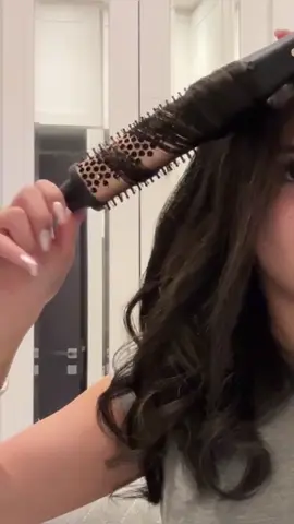 Say hello to easy and effortless hairstyles with our thermal hair brush.🎀 #hairtools #slyhairglam #sly 