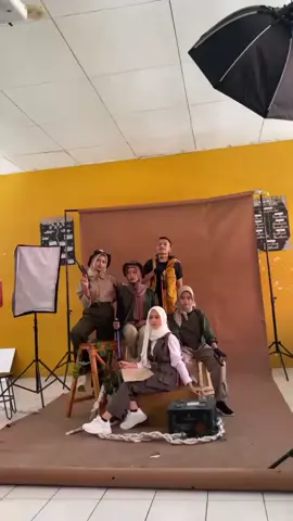 yang mai yearbook dan pilih tema jumanji, bisa banget nih pake ide outfit dari kita kita #jumanjichallenge #outfitjumanji #yearbook #yearbookjumanji #jumanjiyearbook #filmjumanji #OOTD #ootdfashionstyle #ootdmuncak #muncakgunung #fotoyearbook #smkn1slawi 