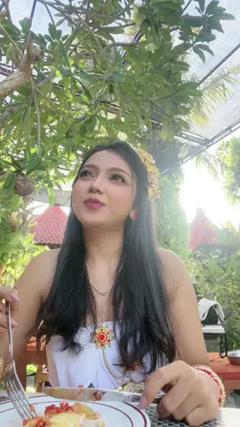 Terkesima😅 #cewekbali #gadisbali #bajuadatbali 