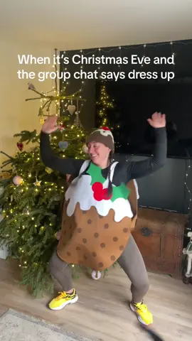 Chriatmas eve fancy dress feels ✨⭐️🫶🏼 #run #fancydress #christmaseve #chriatmaspudding #runclub #runclubtiktok #brix #fyp #trending #runner #run #Running #RunningManOnTikTok #runbeginner #runbeginners #runclubuk 