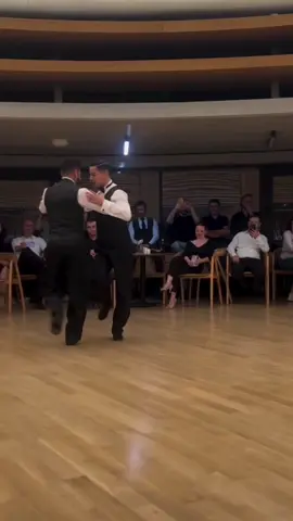 Milongaaaa 🔥 Cristian y Valentín 😍 Follow @tangoexpo Dancers: @valentincampeonmundial @cristiancerezo #tango #tangoargentino #tangoexpo #танго #milonga #dance #argentinetango #tangoba #dancer #tangoargentine #tangonuevo #usadance #tangomusic #tangousa #탱고 #tangoitalia #tangotechnique #tangoespaña #tangofrance #tangopassion #探戈 #ტანგო #टैंगो #tangosalon #tangoescenario #tangolovers #tangoclass #tangolesson #タンゴ #tangoshow