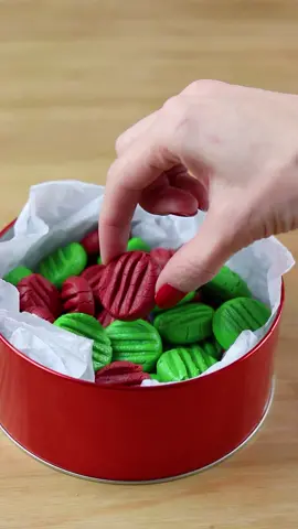Vintage Buttermints ❤️💚 #christmastok #christmabaking #baking #vintagebaking #baketok 