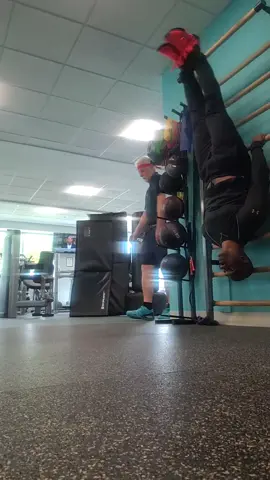 Pop lockin @Poppin lockin papa #stallbars #coreworkout #backcrack #calisthenics #stretch #gym #dance #fyp 