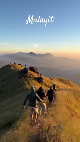 Mulayit มุลาอิ ยอดเขาแห่งศรัทธาของชาวพม่า 🏔️💖🇲🇲 ยกให้เป็นที่สุดของปีนี้ สวยสะใจมากๆ วิว360องศาไม่ต้องแย่งถ่ายรูปกันเลย ถ่ายตรงไหนก็สวย #มุลาอิ #มุลาอิขุนเขาแห่งศรัทธา #พม่า 