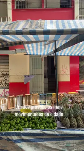 Antigo prédio residencial de nove andares hoje abriga a prostíbulo da Rua dos Andradas que conta com centenas de garotas de programa. O programa custa R$ 40 e dura meia hora. Funciona 24 horas #prostíbulo #ruadosandradas #centrohistorico #puteir0 