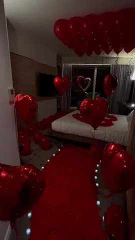 THE DREAMIEST SETUP🥹❤️ #hoteldecorator #romanticsetup #birthdaydecor #surprise #hotelroomdecor #decoration #ifhewantedtohewould #forher #couplegoals 