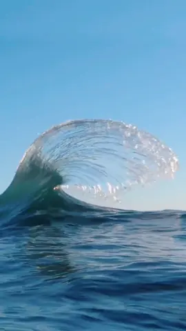 Ombak laut indah #ombak #ombaklaut #ombakindah #fyplaut #bisafyp 