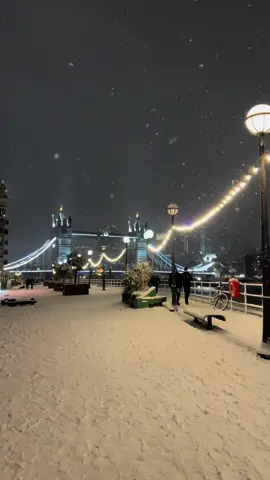 🏴󠁧󠁢󠁥󠁮󠁧󠁿I Wish a happy merry Christmas to everyone. I hope you will have beautiful times with your families, lots of love from London❤️ . . . #London #londonlife #londontravel #explorelondon #unitedkingdom #londonartscene #timeoutlondon #prettylittlelondon #visitlondon #secretlondon #londra #londonactivities #londonexperience #thingstodoinlondon #towerbridge #westminster#londonphotography #placestovisitinlondon #itssolondon #igerlondon #bestlondonphotos #christmasinlondon #christmas2023 #londonlandmarks #londondecanted #theshardlondon #cityofculture #igerslondon #beautifuldestinations
