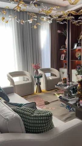 مشروع مزيج من البهجة والفرح ، تحدي كبير في مزج الألوان بطريقة متزنة ومبهرة ،قصة نحكيها بتفاصيلها الخلابة وبطريقة مدروسة من عدة نواحي نراعي فيها الاتزان والنسبة والتناسب ومتطلبات ارقى عملائنا الرائعين 🤍 . . . . #masterbedroom #interiordesign ##furniture #furnituredesign #luxurylifestyle #luxury #luxuryhomes #luxuryliving #dubai #gcc #uae #saudiarabia #ksa #qatar #kuwait #riyadh #gcc #uae #dubai #saudia #qatar #kuwait #oman 