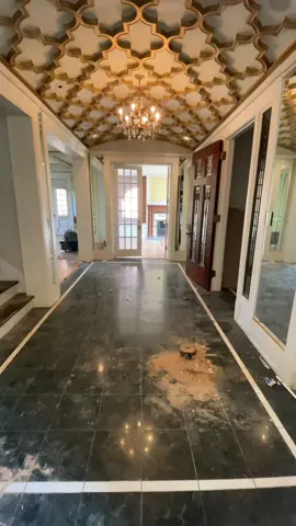 Lets explore this golden abandoned colonial style mansion! #abandoned #urbex #urbexworld #abandonedplaces #exploreeverything #explore #urbanexploration #abandonedhouse #abandonedmansion 