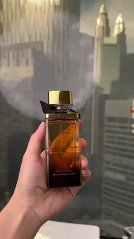 Kan dah kata! Perfume Honorable from Sellion ni semua bau bau perfume mewah! Tunggu apa lagi? Tekan beg kuning tu!! #wangianmodentahanlama #bestperfume #fypシ #sellionperfume 