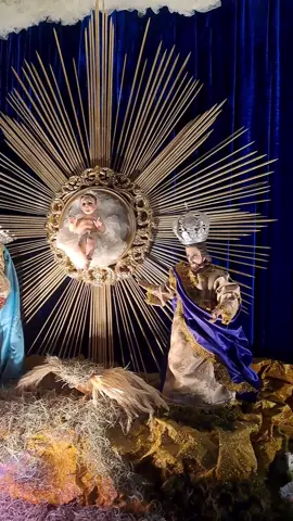 -DERRAMA UNA ESTRELLA, DIVINO FULGOR HERMOSA DONCELLA, NOS DA EL SALVADOR-  Portal Sacrosanto, pesebre de amor, dulzura inefable, divino esplendor. Postrado te adoro, mi frente, Señor, palpita mi pecho y ensalza tu amor. Nacimiento Eduardo Perea y familia 2023 #NavidadEnTikTok #navidad #guatemala #parati #tradicionesnavideñas #foryoupage #viral 