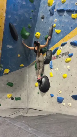 i was beta sprayed for every move on this climb and i dont even care. i hate these types of climbs. LOL #climbing #bouldering #indoorclimbing #indoorbouldering #womenwhoclimb 