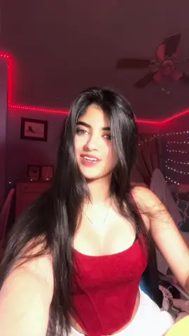 it’s christmas!! 🎁🎄 #fyp #foryou #browntiktok #christmas 