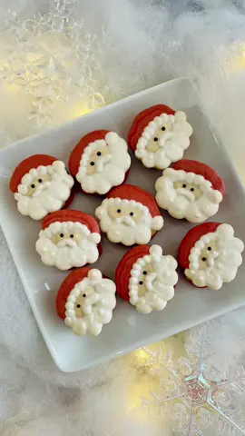 Santa macarons filled with spice apple 🎅 #macarons #frenchmacarons #spicedapple #santa  #santamacaron #macaronartist #macaronslady #glutenfree #baking #dessert #sweettooth #homebaker #Foodie #foodphotography #foodphoto #macaronmagic #macaroncravings #macarondesign #christmas #christmasmacarons