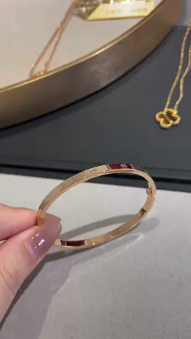 Merry Christmas for me Cartier love bracelets rose gold color  #merrychristmas #christmasgift #giftforme #cartier #cartierlovebracelet #cartierbracelet 