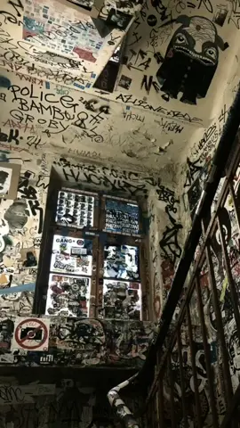 karnaku memang pilihan 😎🎧 #CapCut #tren #trending #trenlirik #foryoupage #fypchalenge #music #storywakeren #storywa #LIRIK #beranda #liriklagu #lirikestetik #trend #lyrics #foryou #lyrics_songs #lyricsmusic #aesthetic #fyp 