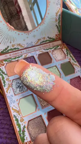 ☃️Oden’s Snow Dream eyeshadow palette ❄️ #odenseyecosmetics #snowpalette #eyeshadowpalette #paletadesombras #maquillajenavideño #christmasmakeup #holidaymakeup #indiemakeupbrand #odenseyexangelicanyqvist #odenseyechristmascollection #fyp #foryou #christmasgift #unboxingmakeup #makeuphaul #regalosdenavidad #glittereyeshadow 