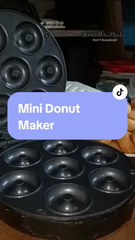 The best mini donut maker 😍 very affordable and it makes your mini donuts more fluffy🍩✨ #minidonuts #minidonutmaker #rafdonutmaker #SmallBusiness #7holesminidonutmaker #donuts #fypシ #capcut 