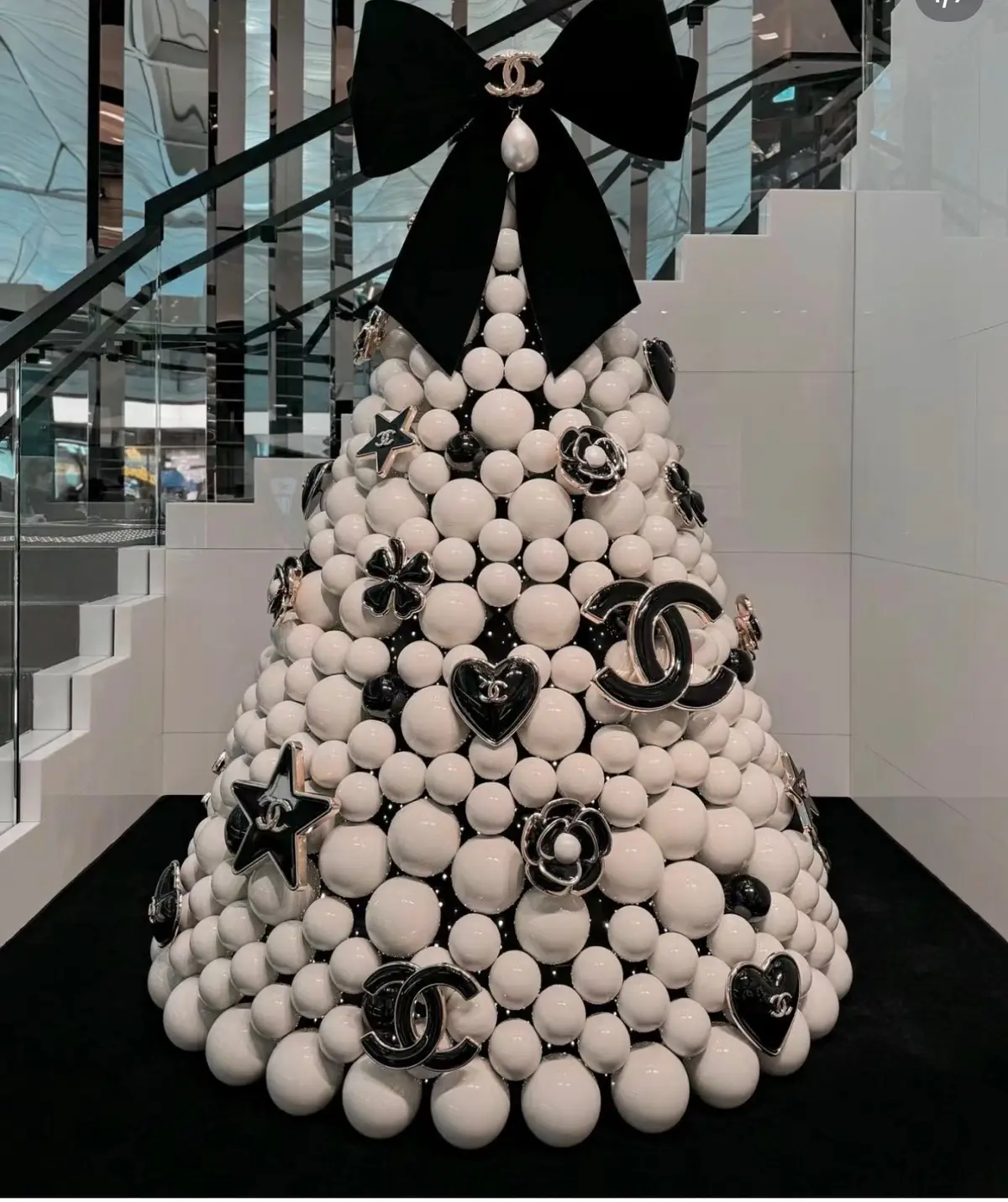 #christmas2023🎄🎁 #merrychristmas #christmastree #christmascake #christmas2023 #happyholidays #chanel Happy holidays! Merry Christmas ~