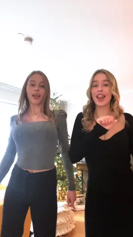 here comes santa claus🎅🏼 #christmas #dance #tiktokdance #christmasdance #foryoupage #viral @Jolina Marie 