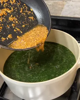 ملوخيه مصري علي اصولها😍😍😍😍 #ترند  #توتا  #ملوخية  #مصري  #وصفات 