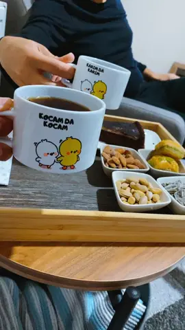 Kocamda Kocam😂🫶 #kocamdakocammmmmm #kocamdakocam #kocamdakocammmmmm♥️ #canımkocam #canımkocammm❤️ #homesweethome🏡 #evim #mutfağım #keşiffff #mutfakaşkı #instareels❤️ #poliseşiyim #yuvam #bloggerstyle #instareelsدكتورة_ابتسام_الكعبي #izlenimiaçkeşfet #akımı #influ #homeblogger #askeryareniyim #fincantakımları #kupa #çeyizim #çeyizalışverişim #çeyizlik #trendyolalışverişi #trendyolgang 