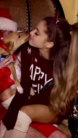 December is such a good Christmas song. || #arianagrande #freevideo #arianator #fyp #fy 