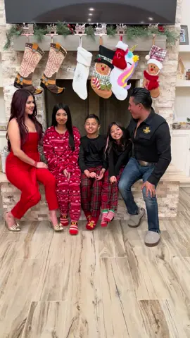 #feliznavidad #lamayrita #elcharrito #elcharroylamayrita #elcharroylamayritaranch #elcharro 