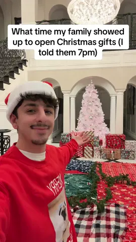 How can anyone be late on this special day? 😂 MERRY CHRISTMAS GUYS 🎄❤️