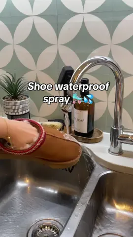 Replying to @urfav_gorillagirl12 crep protect waterproof spray is all you need this winter to protect your shoes & especially your uggs😮‍💨🫧🫶🛼🫡 #crepprotect #waterproofshoes #waterproofuggs #uggsprotector #waterproofspray #uggswaterproofspray #waterproofsprayuk #shoesprotectorspray #waterproofsprayuggsuk #sneakersrainprotector 