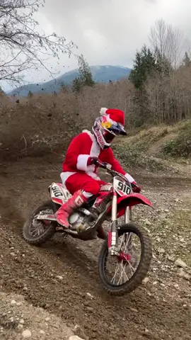 Merry Christmas Everyone! I figured you guys needed to hear some rev limiter for Christmas on the BBR aluminum framed CRF150R 🎅🏻 Would you guys like to see more brands do a 150 style race four stroke or not? @Red Bull Motorsports @Red Bull @MotoSport.com #CRF150 #CRF150R #honda 