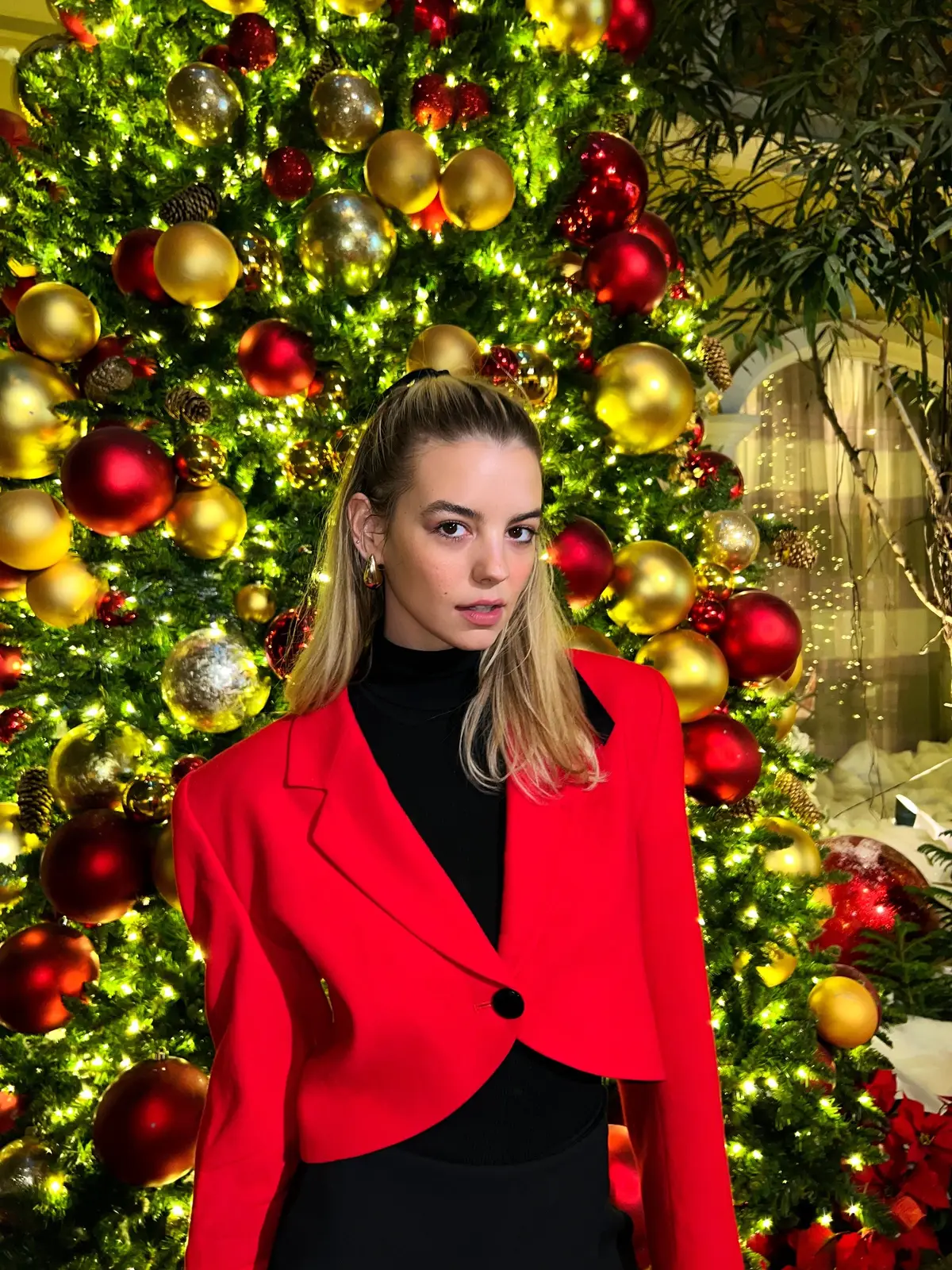Wishing you all the best and more ✨🎁 #holidays #holidayoutfits #outfits 