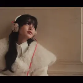 My girl is completely in love, Who stole her heart ?? 💕💕 #lalisa #lilifilm #myonlywishlisa #lisacover #lalisamanoban #lisainparis #blink #lisablackpink #stillwithyou #stillwithyoujungkook #kpopedits #lisaedit #lisaeditsblackpink 