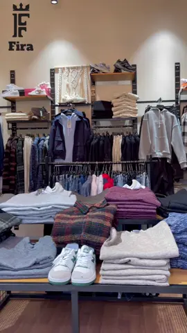 بحذانا في Fira Store تلق و تضمن الكميّة و الجودة ✅ 📍شارع 18 جانفي السبيخة -القيروان بحذا بلدىّة السبيخة ✨  و مرحبا بيكم الكل 🤗 . . . . #firastore #localbrand #clothing #Lifestyle #likesforlike #followforfollowback #fashion #branding #tunisia #Sbikha #welcome #hoodie #fyp #fypシ #viral #store #clothes 