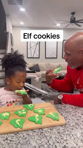 Making elf hat cookies with Papiere ♥️ @Betty Crocker 