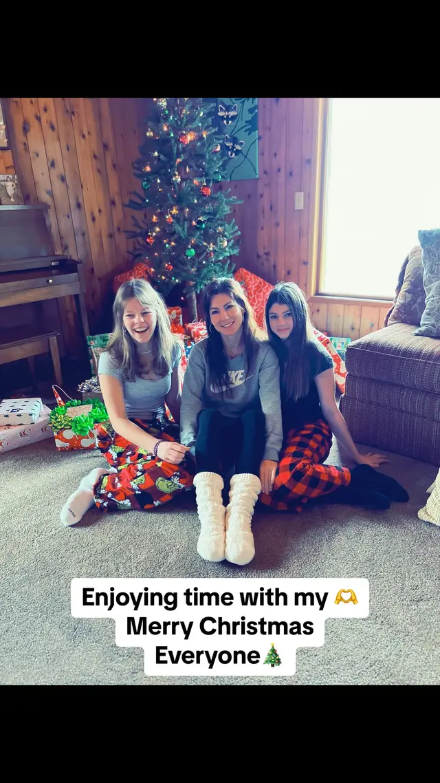 Hope you’re spending time with the people who fill your heart. Merry Christmas everyone! 🎄