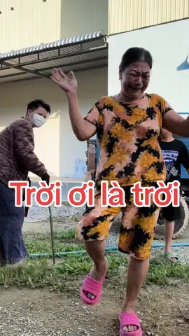 Chị út gần đứt hơi luôn á chớ #quỷnhchannel #vtvcab #troll #giaitri #gialambagia 