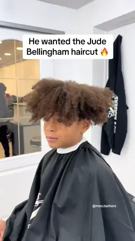 É ELE 🤩🤩 O ILUMINADO 🔥🔥 via:@mosbarbers1  #bellingham #realmadrid #haircut